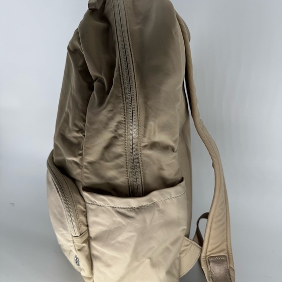 Lululemon Tan Everywhere
Backpack 22L - Picture 6 of 13